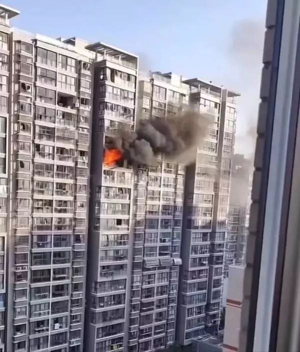 江苏南通一高层住宅发生爆炸