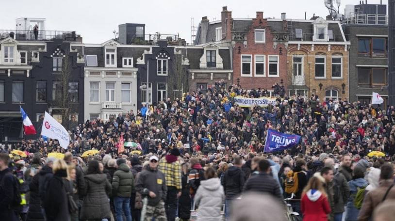 荷兰人示威 抗议防疫封锁行动和疫苗接种计划