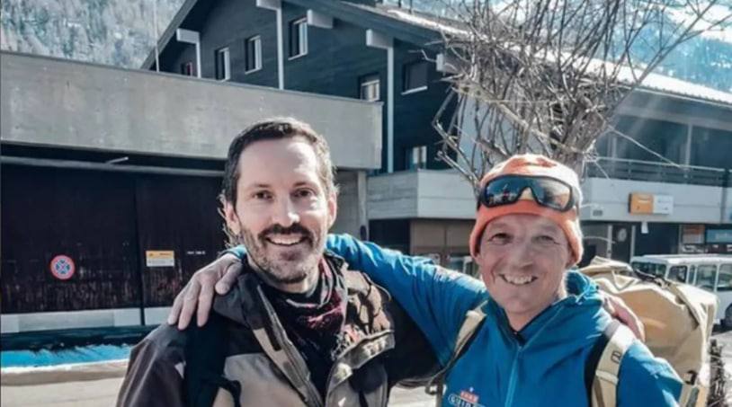 新西兰男子高山滑雪掉冰隙 手机求生功能救他一命