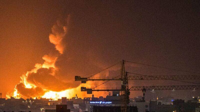 沙特为首多国联军对也门胡塞武装展开大规模报复性空袭